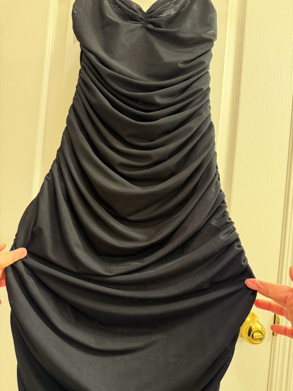 Wilfred Black Ruched Sweetheart neckline Mesh Dress - Sleek Evening Style